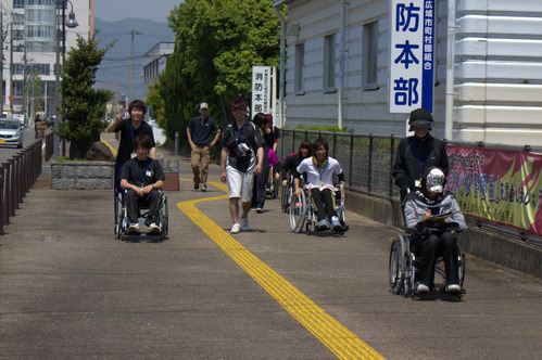 車いす　介助体験授業 041